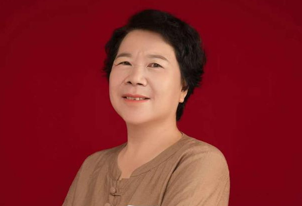 韦源源几十年来，不忘初心，砥砺前行，牢记使命，将全部精力投到医学事业上