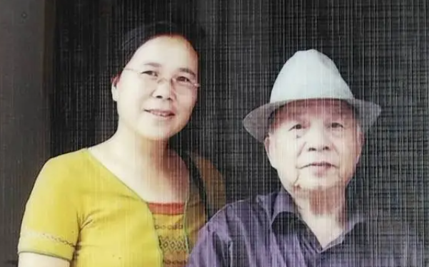 韦源源，壮族名医针灸世家陆承功老先生的关门女弟子，以其独到的中医技艺在云南省曲靖市广为人知